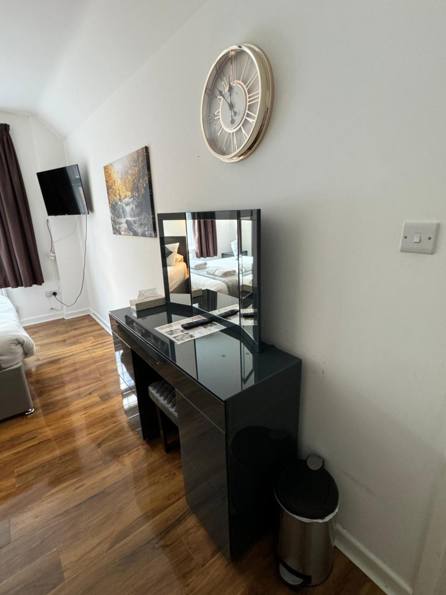Oakhurst Gatwick B&B Кролей Экстерьер фото